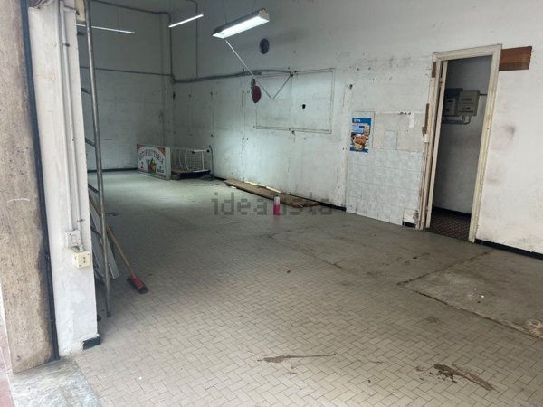 negozio in vendita a Genova in zona San Fruttuoso