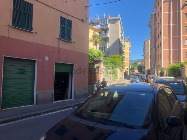 negozio in vendita a Genova in zona Pontedecimo