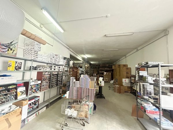 ufficio in vendita a Genova in zona Sampierdarena