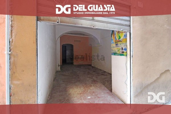 negozio in vendita a Genova in zona Sottoripa / Maddalena / Molo