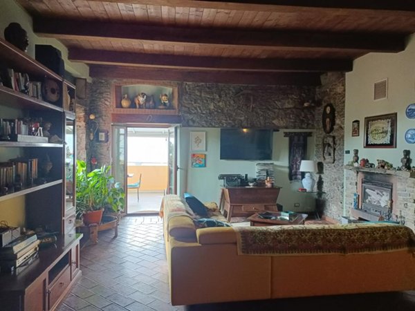 casa indipendente in vendita a Genova in zona Rivarolo