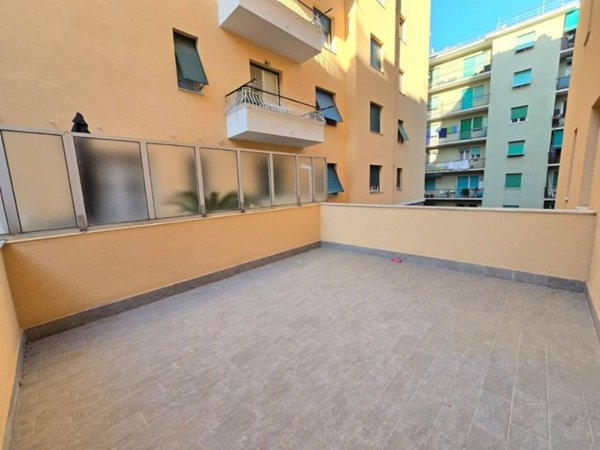 appartamento in vendita a Genova in zona Sestri Ponente