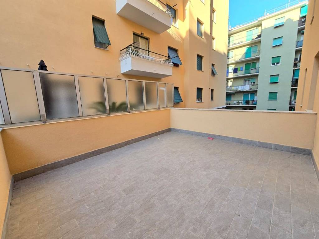 appartamento in vendita a Genova in zona Sestri Ponente