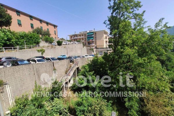 appartamento in vendita a Genova in zona Rivarolo
