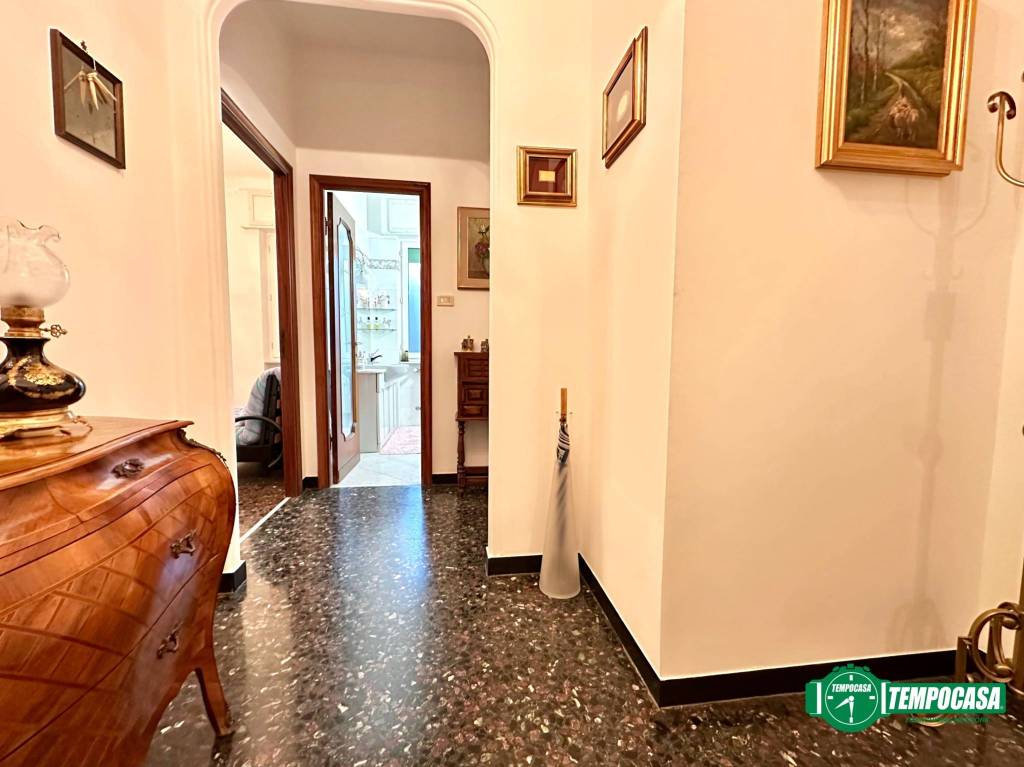 appartamento in vendita a Genova in zona Sestri Ponente