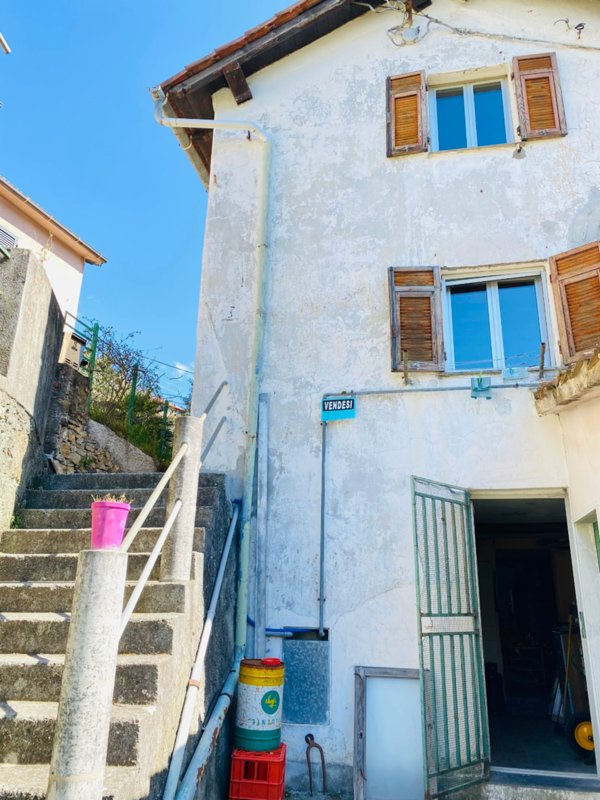 appartamento in vendita a Genova in zona Struppa