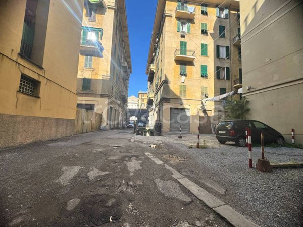casa indipendente in vendita a Genova in zona Sampierdarena