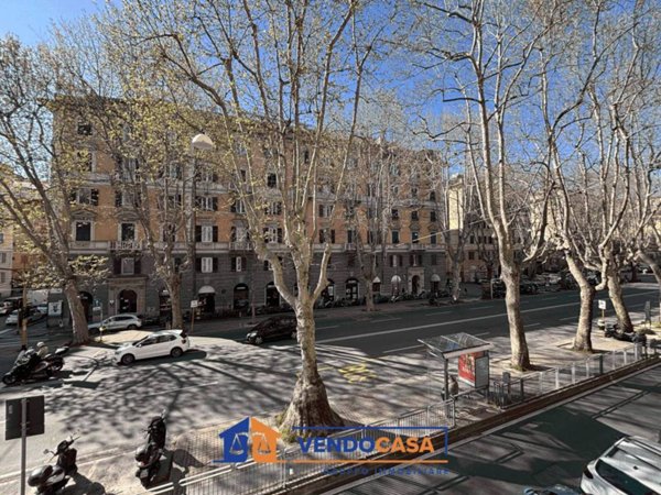 appartamento in vendita a Genova in zona Foce