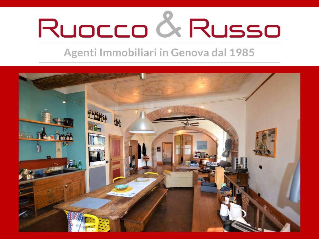 appartamento in vendita a Genova in zona Sottoripa / Maddalena / Molo