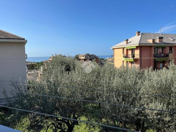 appartamento in vendita a Genova in zona Quarto dei Mille