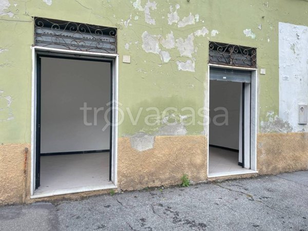 locale commerciale in vendita a Genova in zona Struppa