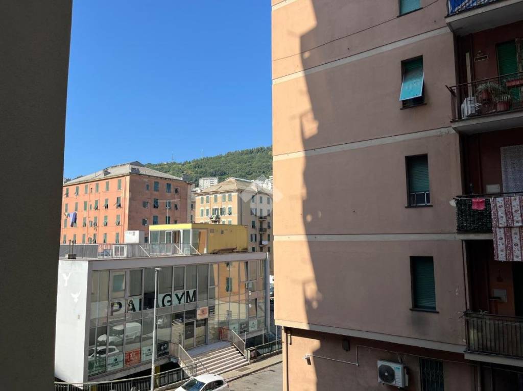 appartamento in vendita a Genova in zona Staglieno