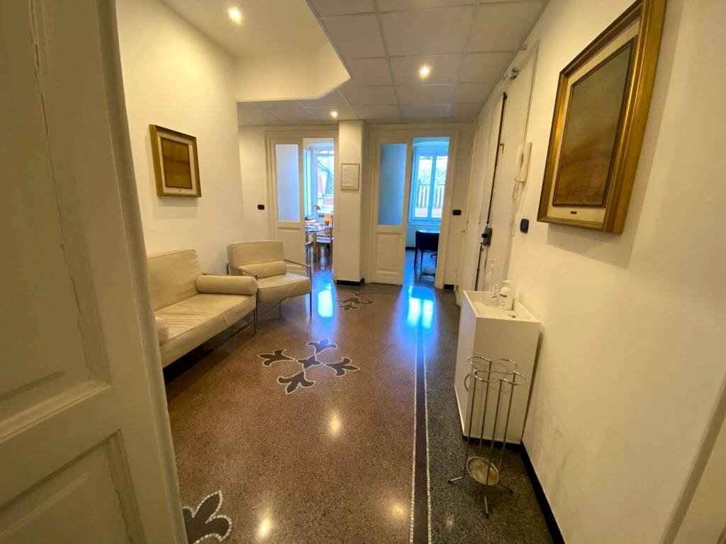 appartamento in vendita a Genova in zona Carignano