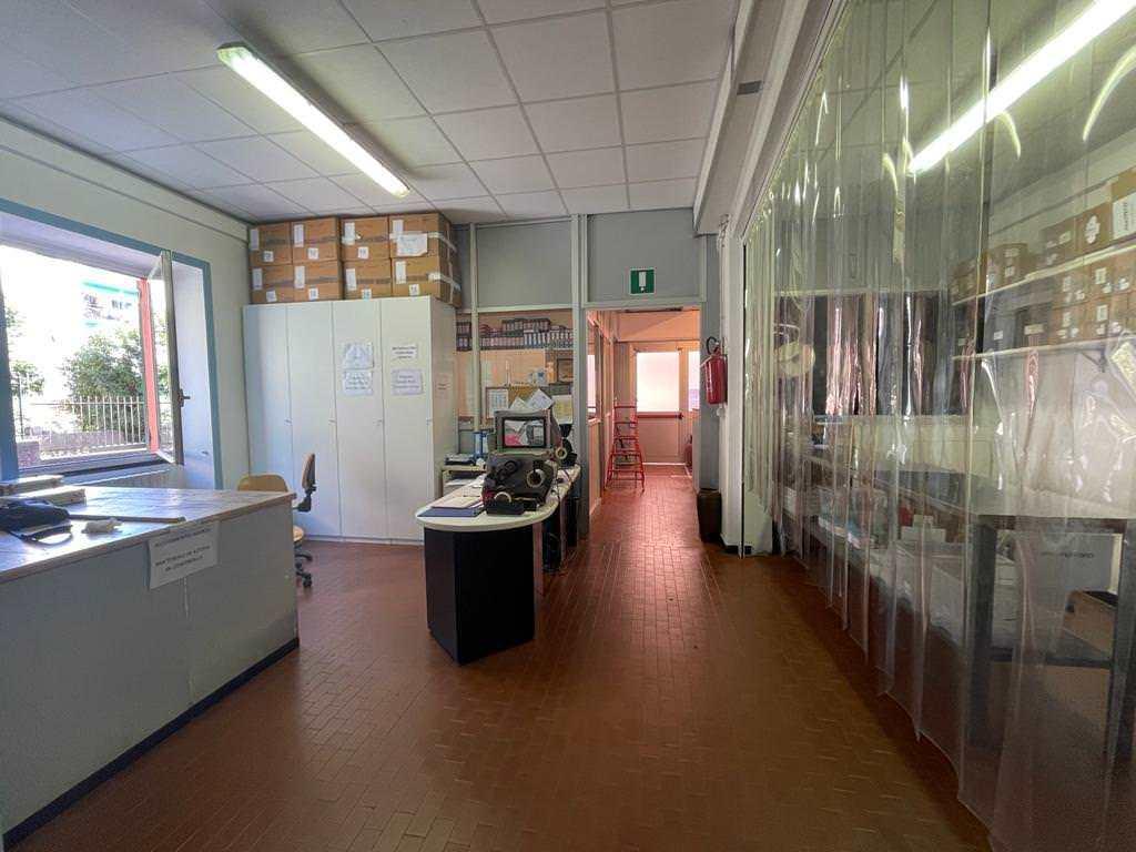 locale commerciale in vendita a Genova in zona Albaro