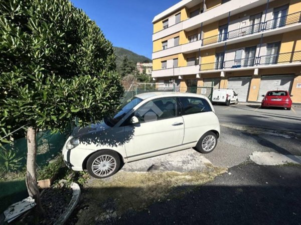appartamento in vendita a Genova in zona Sestri Ponente