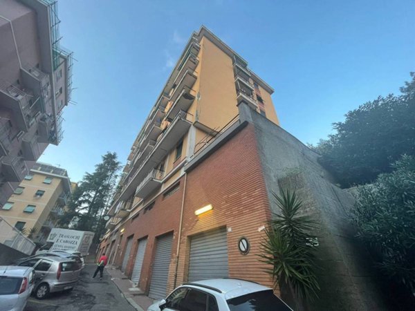 locale commerciale in vendita a Genova in zona Struppa