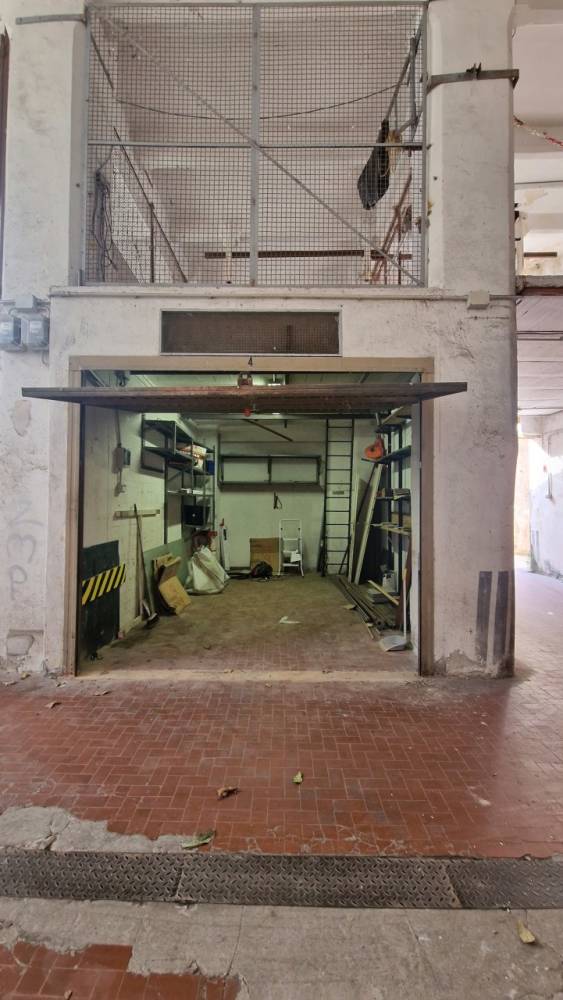 locale di sgombero in vendita a Genova in zona Nervi