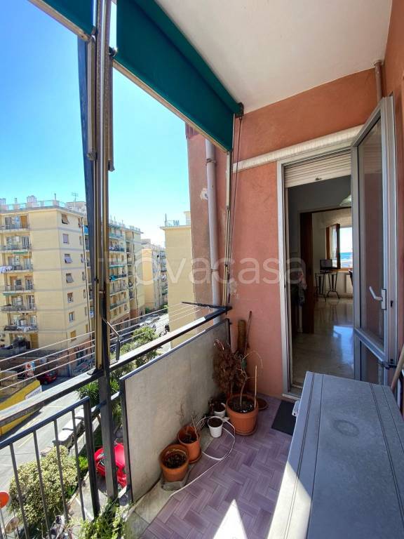 appartamento in vendita a Genova in zona Palmaro / Pra'
