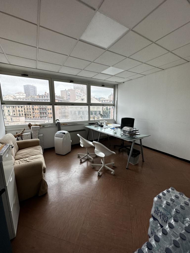 casa indipendente in vendita a Genova in zona Sampierdarena