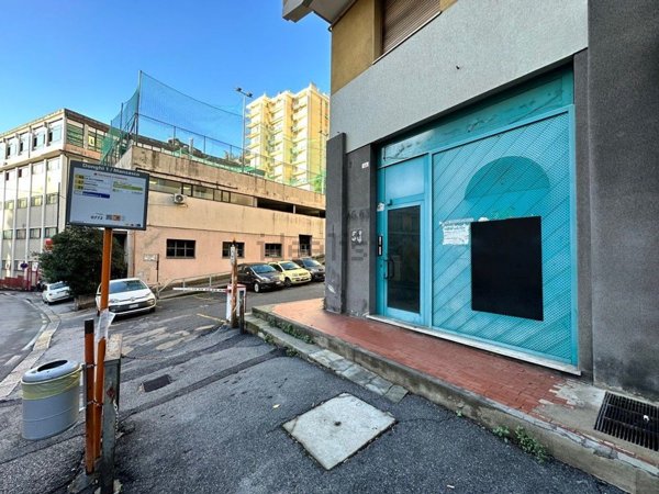 locale commerciale in vendita a Genova in zona San Fruttuoso