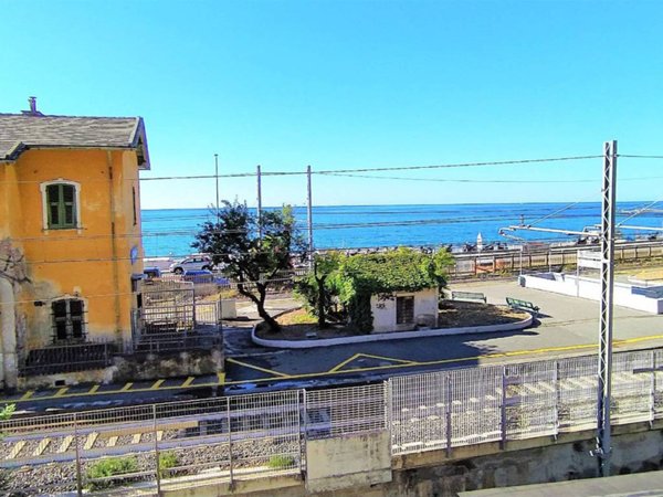 appartamento in vendita a Genova in zona Voltri