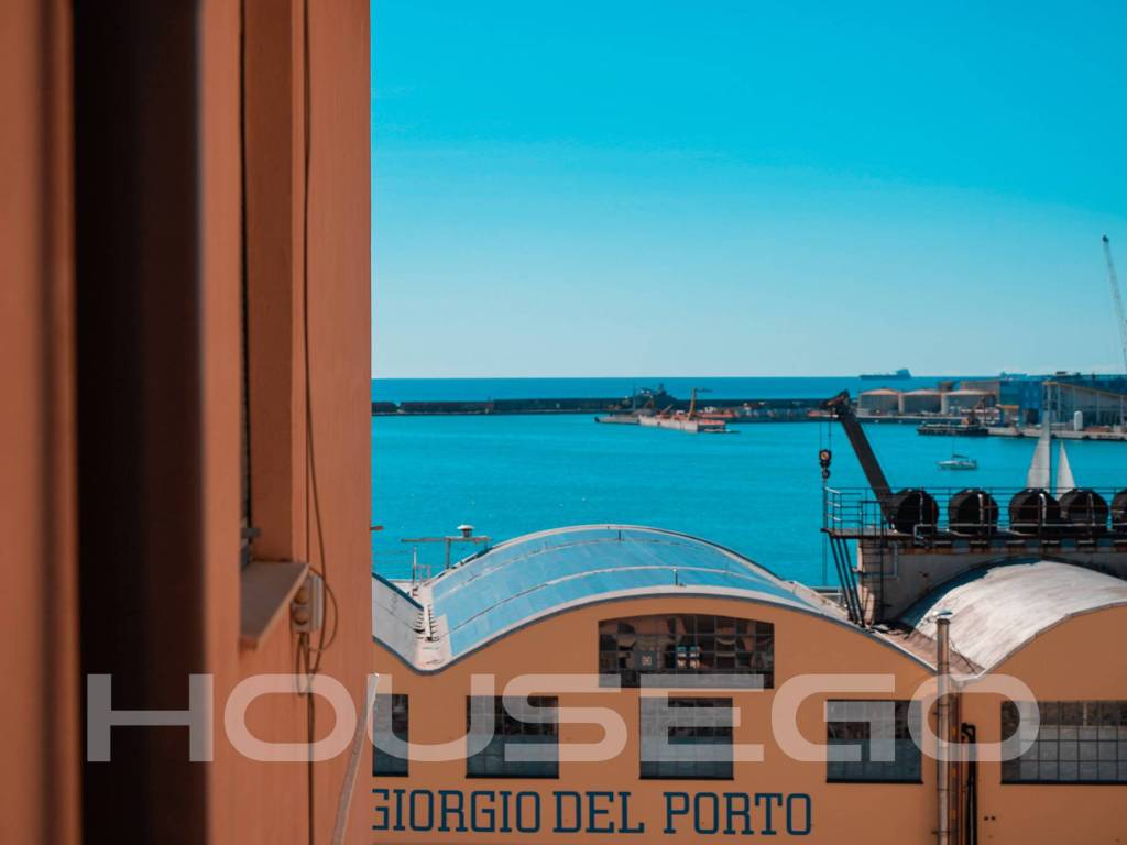 appartamento in vendita a Genova in zona Sottoripa / Maddalena / Molo