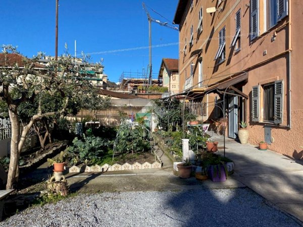 pentavano in vendita a Genova in zona Pontedecimo
