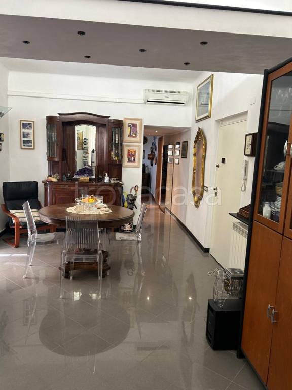 appartamento in vendita a Genova in zona Rivarolo