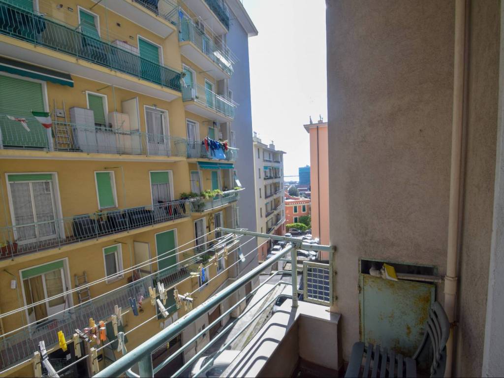 appartamento in vendita a Genova in zona Palmaro / Pra'