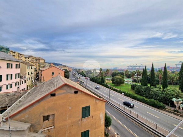 appartamento in vendita a Genova in zona Palmaro / Pra'