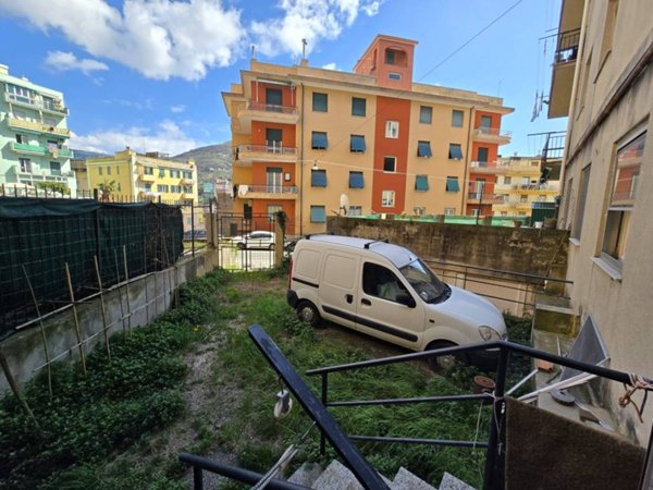 appartamento in vendita a Genova in zona Rivarolo
