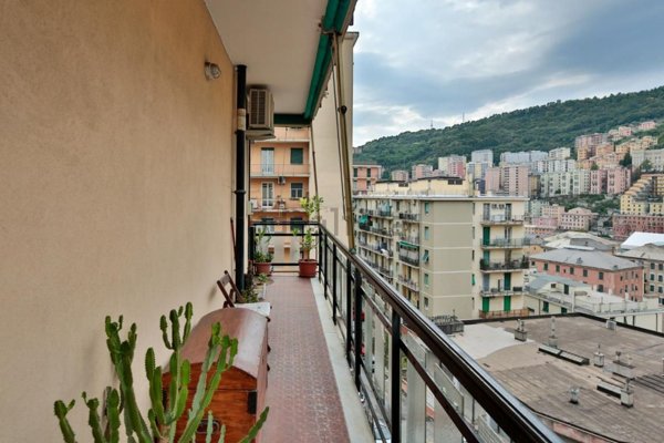 appartamento in vendita a Genova in zona Staglieno