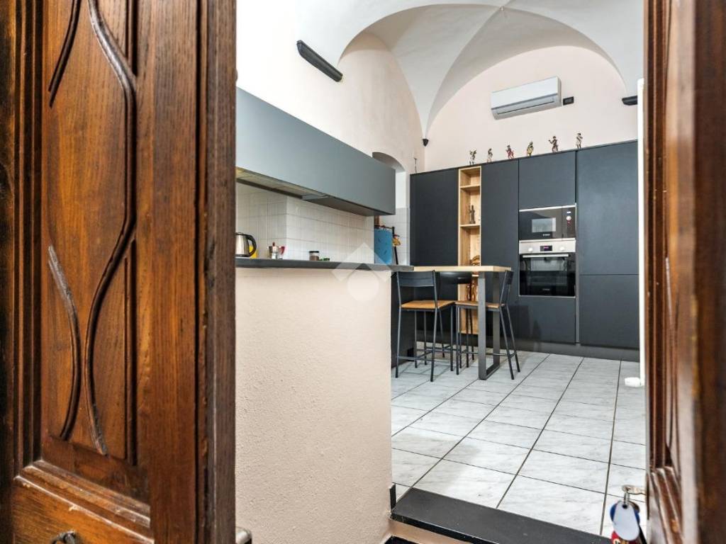 appartamento in vendita a Genova in zona Sottoripa / Maddalena / Molo