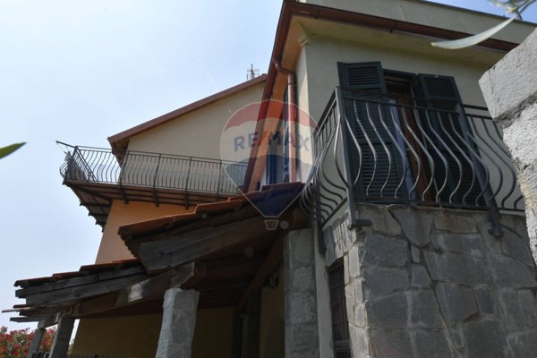 casa indipendente in vendita a Genova in zona San Desiderio