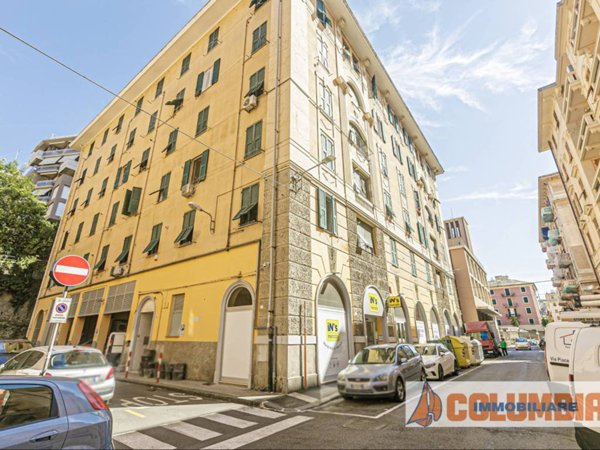 appartamento in vendita a Genova in zona Sestri Ponente