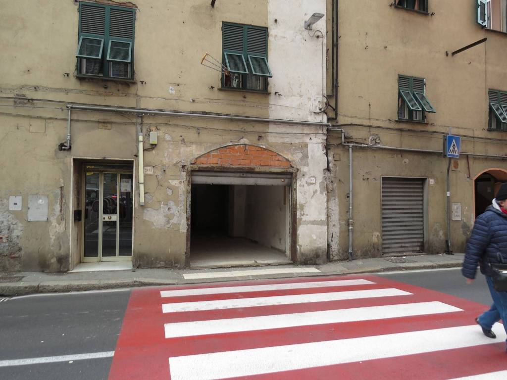 negozio in vendita a Genova in zona Rivarolo