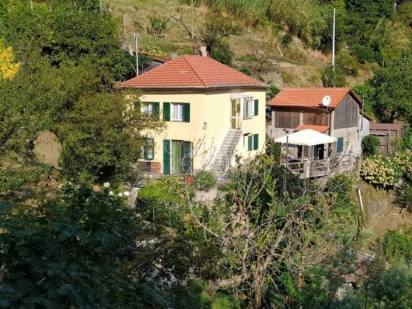 casa indipendente in vendita a Genova in zona Voltri