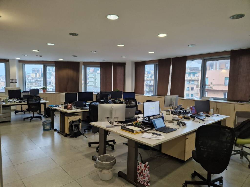 ufficio in vendita a Genova in zona Sampierdarena
