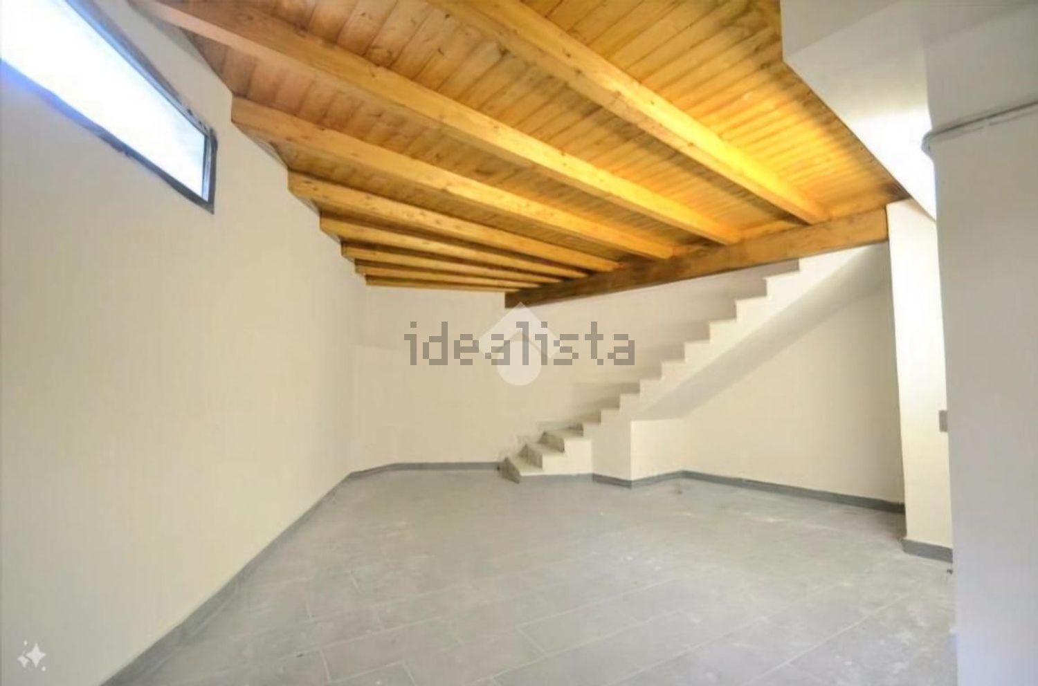 locale di sgombero in vendita a Genova in zona Voltri