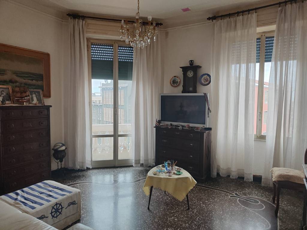 appartamento in vendita a Genova in zona Sestri Ponente
