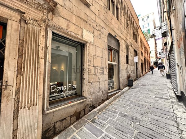 negozio in vendita a Genova in zona Sottoripa / Maddalena / Molo