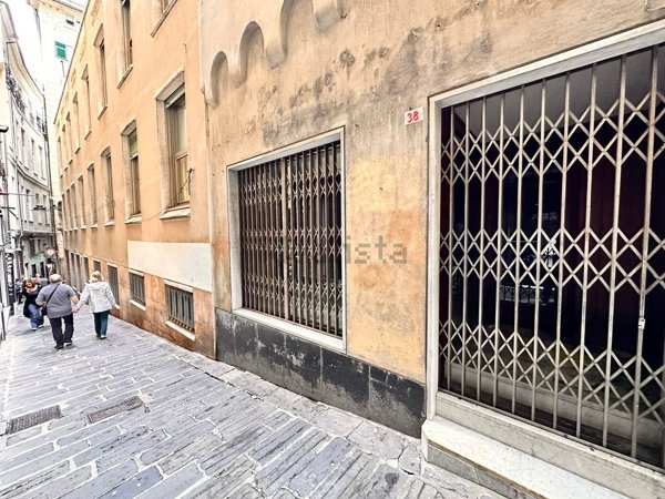 negozio in vendita a Genova in zona Sottoripa / Maddalena / Molo