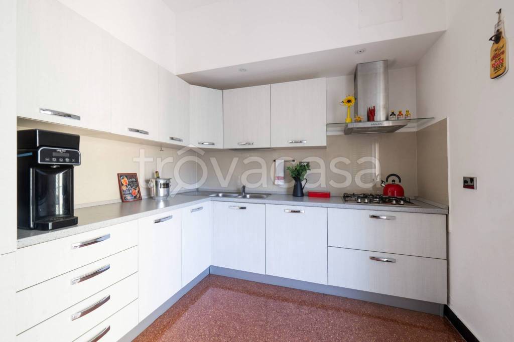 appartamento in vendita a Genova in zona Rivarolo