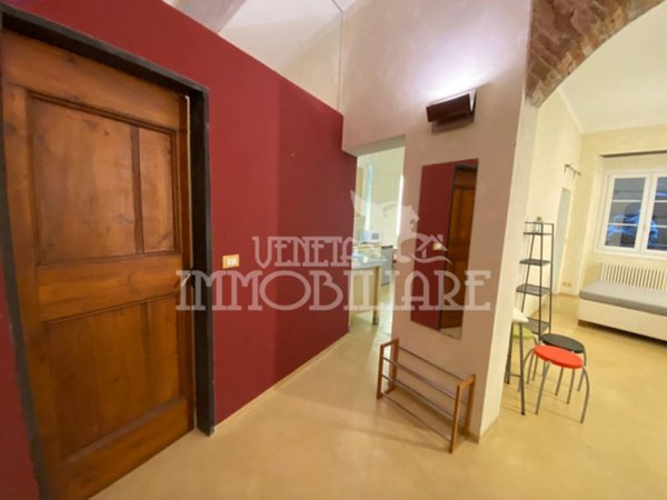 appartamento in vendita a Genova in zona Sottoripa / Maddalena / Molo