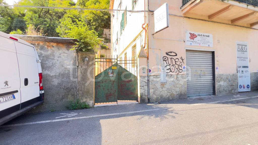appartamento in vendita a Genova in zona Molassana