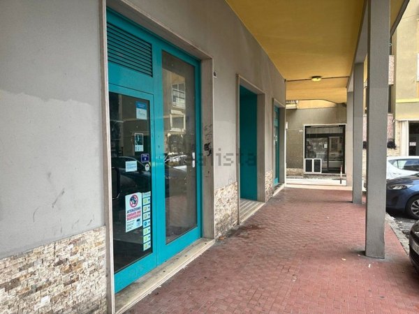 locale commerciale in vendita a Genova in zona Palmaro / Pra'