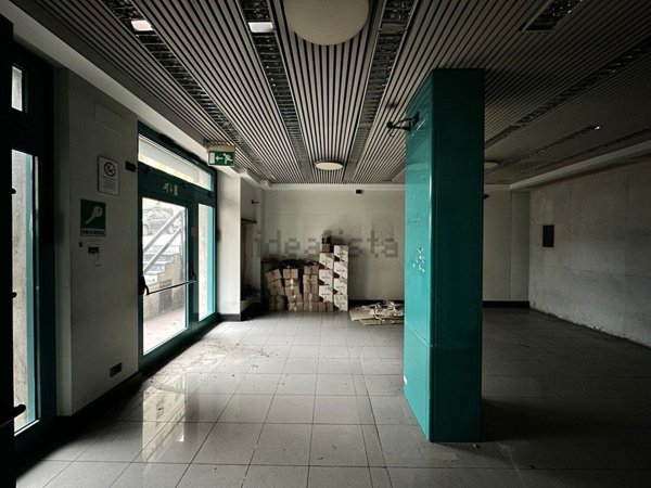 locale commerciale in vendita a Genova in zona Oregina