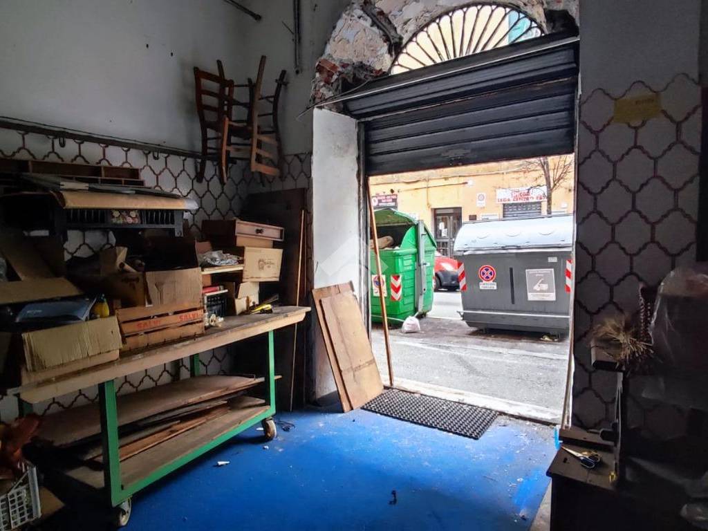 negozio in vendita a Genova in zona Lagaccio / Granarolo