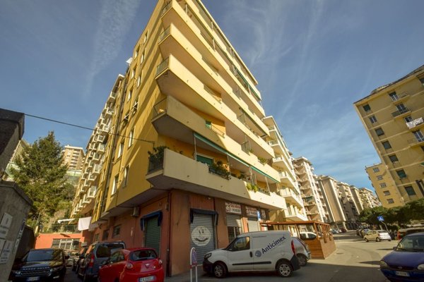 locale commerciale in vendita a Genova in zona Voltri