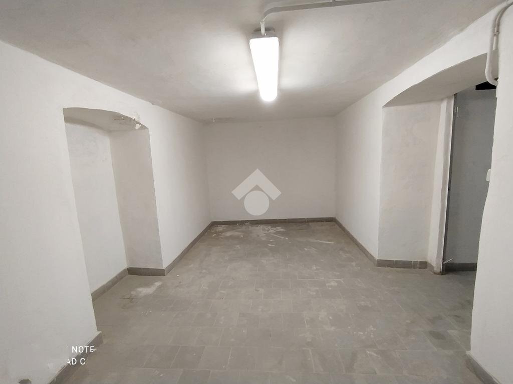 locale di sgombero in vendita a Genova